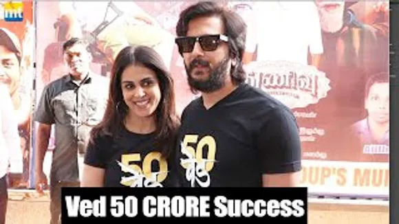 Ved 50 CRORE Success : Riteish Deshmukh & Genelia Deshmukh visit a Public Show