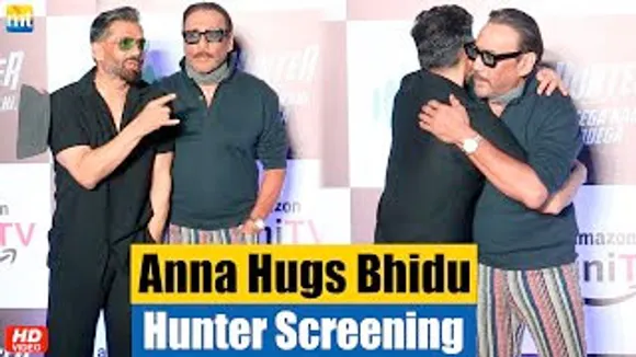 Anna Hugs Bindass Bhidu - Suniel Shetty & Jackie Shroff at Hunter Screening