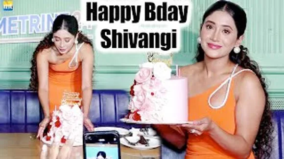 TV Fame Star Shivangi Joshi Celebrates Her 25th Birthday, Cuts Cake With Dear Ones & Paps