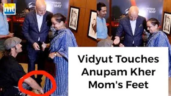 Vidyut Jammwal TOUCHES feets of Anupam Kher's Mom at IB71 Special screening