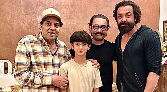 "Yaadon Ki Baarat, Pyraari Mulaqat," Dharmendra Meets Aamir Khan and His Son Azad —