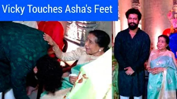 Vicky Kaushal TOUCHES Legend Asha Bhosle's FEET As He Visits Ashish Shelar's Ganpati For Darshan