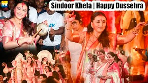 Rani Mukerji Took Part In Sindoor Khela with Sumona Chakravarti, Tanishaa Mukerji On Last Day of Durga Puja