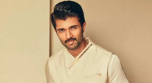 Vijay Deverakonda Donates. 1 Lakh To A Srikakulam Girl Who Lost Her Leg In A Road Accident