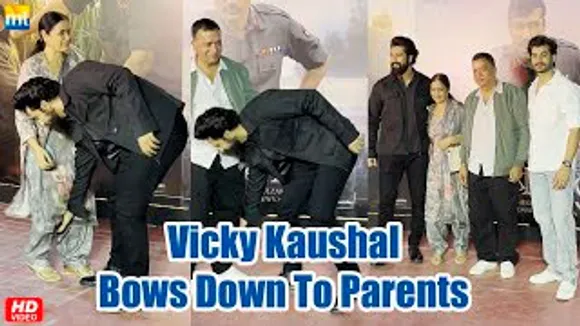 WOW 😍 Vicky Kaushal BOWS DOWN To Parents At Sam Bahadur Screening