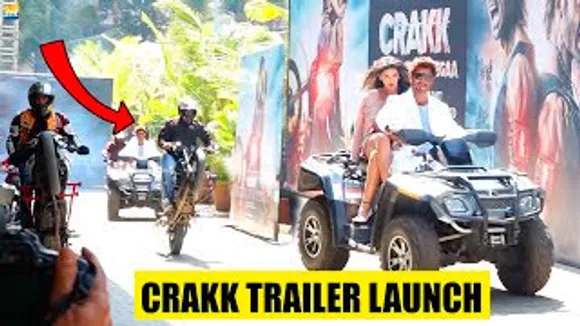 Nora Fatehi & Vidyut Jammwal की ऐसी एंट्री पहले कभी देखि नहीं होंगी आप लोगो ने At CRAKK Trailer Launch