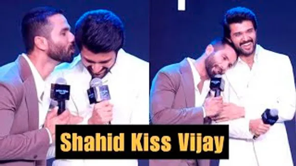 Kabir Singh Shahid Kapoor KISSES Arjun Reddy Vijay Deverakonda At Prime Video Event