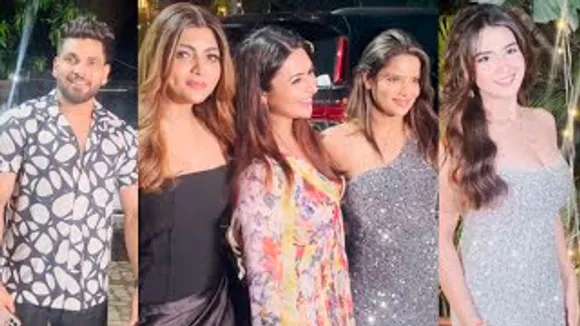 Viral Kiss Girl Akanksha Puri, Archana Gautam, Roshni Walia & Shiv Thakare At A Restaurant