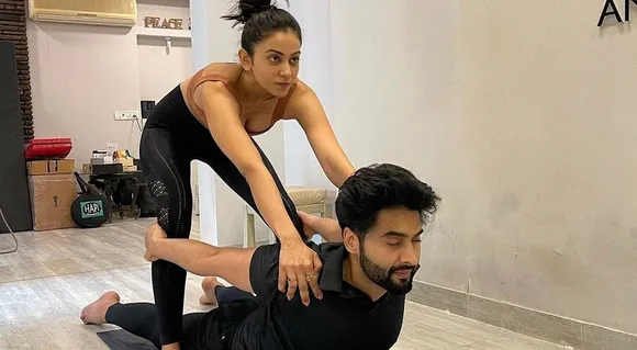 "Partner Stretches Like Never Before,"- Rakul Preet and Jackky Bhagnani Show Some Poses On Yoga Day