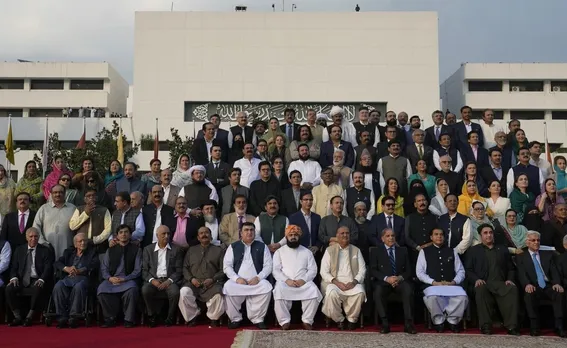 पाकिस्तान नेशनल असेंबली भंग; कौन होगा कार्यवाहक प्रधानमंत्री?