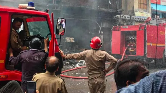 दिल्ली पेंट फैक्ट्री में भीषण आग, 11 की मौत, 4 घायल