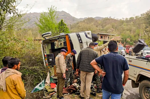 Bus carrying DU students overturns in Himachal, one dead, 40 injured