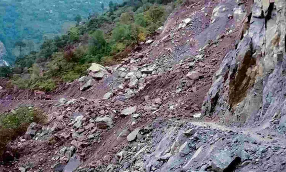 Himachal: NH 5 blocked after massive landslide at Chaura, pileup of vehicles