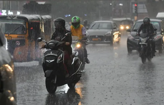 Parts of Delhi get moderate to heavy rainfall