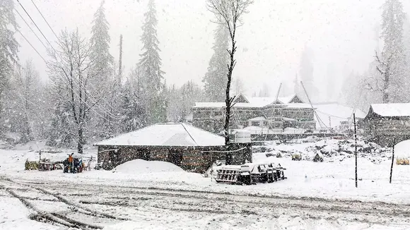 Mild snowfall in higher reaches and tribal areas of Himachal