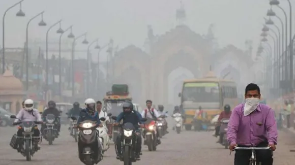 Delhi records minimum temp of 12.6 deg C; air quality 'very poor'