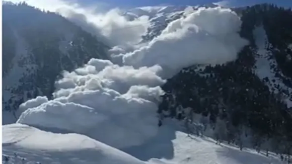 Avalanche blocks Sindh stream in J-K’s Sonamarg