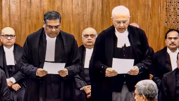 Chief Justice of India Sanjiv Khanna administers the oath of office to Justice Manmohan as a judge of the Supreme Court, in New Delhi, Thursday, Dec. 5, 2024.