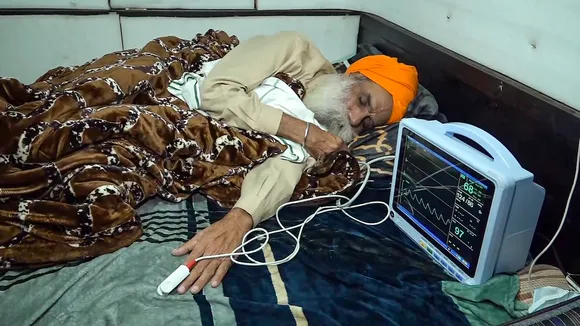 Farmer leader Jagjit Singh Dallewal rests during his hunger strike, at the Khanauri Border in Sangrur district, Monday, Dec. 23, 2024.
