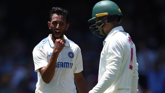 Prasidh Krishna scalps his second wicket as Alex Carey departs on Day 2 of the Sydney Test