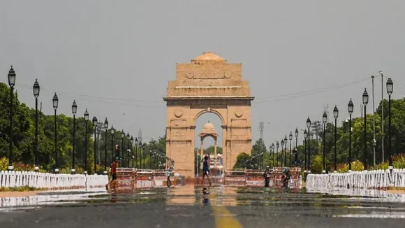 Delhi records minimum temperature of 17.3 deg C, AQI in 'moderate' zone