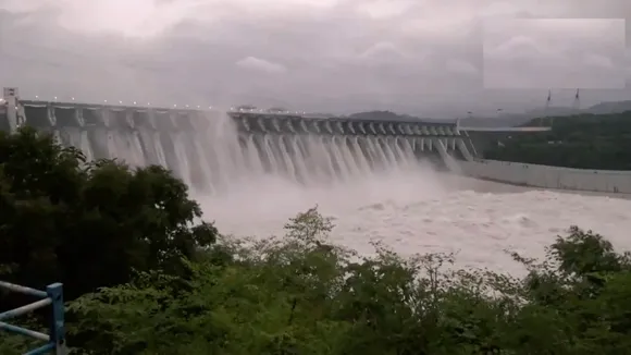Heavy rain batters Gujarat, release of water from Narmada dam causes flooding; hundreds shifted