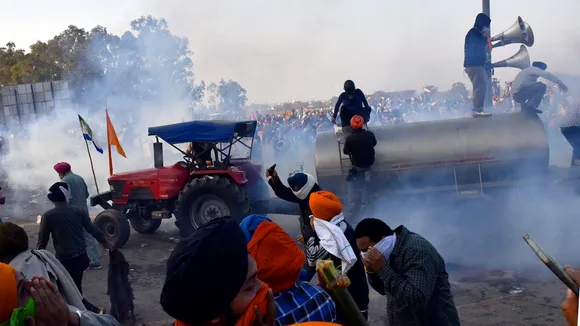 Tear gas shells lobbed, farmers stay put at Punjab-Haryana borders