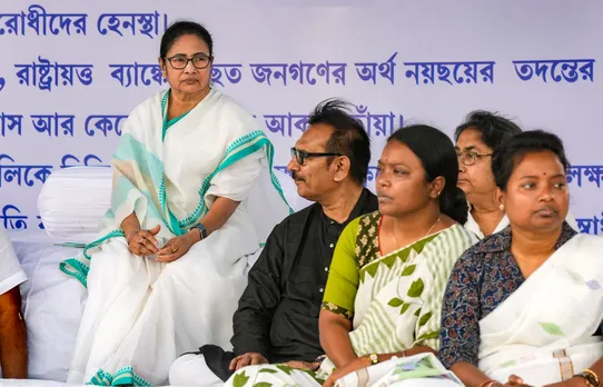 Mamata Banerjee starts two-day dharna to protest Centre's 'discrimination' against Bengal