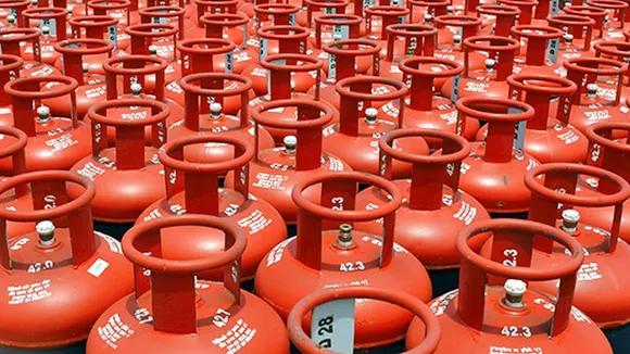LPG price hiked by Rs 50; ATF price cut by 4%; Opposition terms it as 'Holi gift'