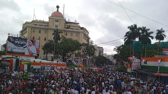 TMC supporters throng Kolkata for Martyrs' Day rally