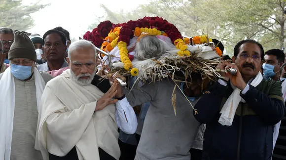 LK Advani condoles death of PM Modi's mother