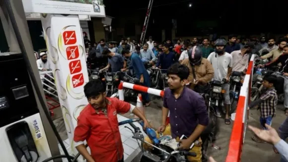 Crisis-hit Pakistan govt set to hike petrol price for next fortnight