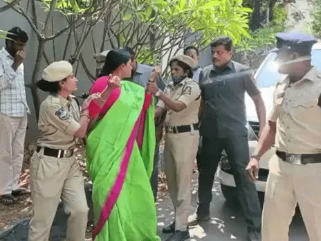 YS Sharmila detained after she 'assaults' cops in Hyderabad