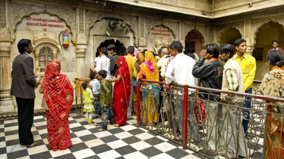 Tourists, locals make beeline for temples in Himachal on first day of Navratri