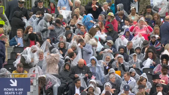 Crowds descend on London ahead of King Charles' coronation