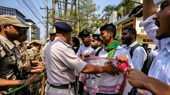 Namaz incident: Hindu Raksha Dal protests outside Delhi Police headquarters over SI's suspension