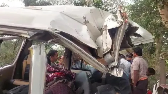 3 women jatra artists, 4 injured as vehicle hits roadside tree in Odisha’s Kendrapara