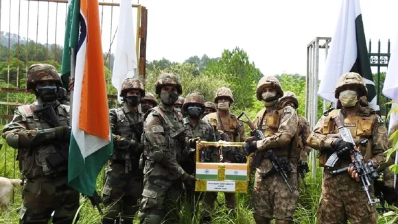 Army, BSF exchange sweets with Pakistani counterparts on Independence Day