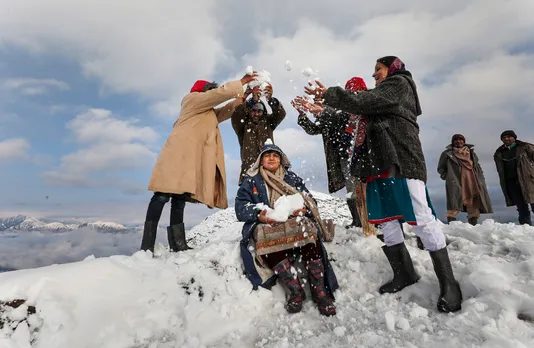 Kashmir continues to reel under sub-zero temperatures