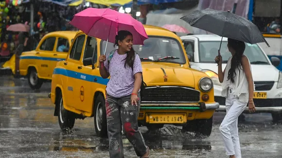 Thundersquall, hailstorms lash Kolkata, adjoining districts, Met forecasts more till May 12