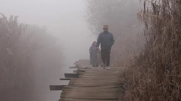 Cold wave-like conditions in Kashmir; thin sheet of ice over Dal Lake