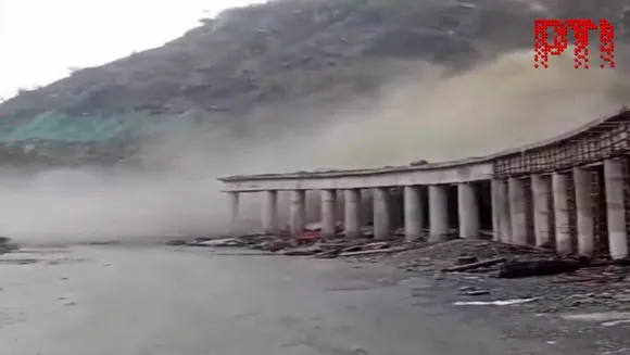 Jammu-Srinagar highway blocked due to heavy landslide in Ramban