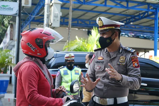 This is how you build trust with Indonesia's police