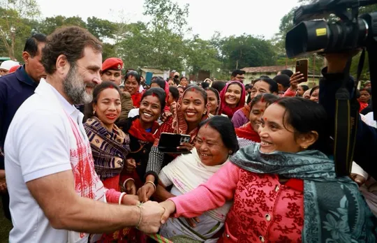 Bharat Jodo: Women leave queue to collect forms to greet Rahul Gandhi