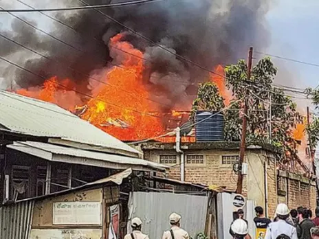 Three houses burnt in Imphal, policemen's guns snatched