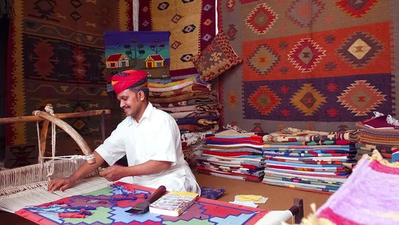 Rs 1,000 crore to be invested in handloom, handicraft sector in 5 years: Official