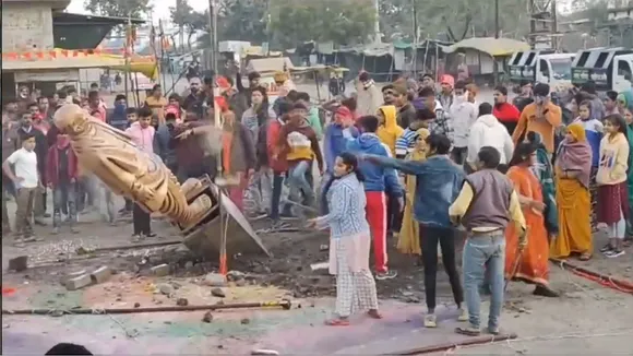 2 groups clash after Vallabhbhai Patel's statue pulled down in Ujjain