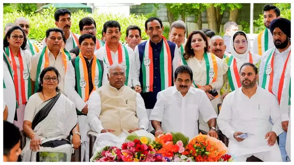 Several J-K leaders from Ghulam Nabi Azad's party re-join Congress, Ramesh slams 'GNA' for 'change' in stance on Art 370 abrogation