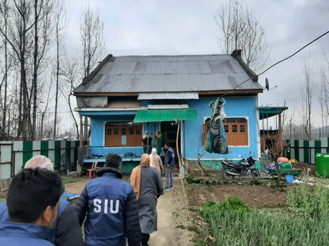 J-K: Special Investigation Unit raids terrorist's house in Pulwama