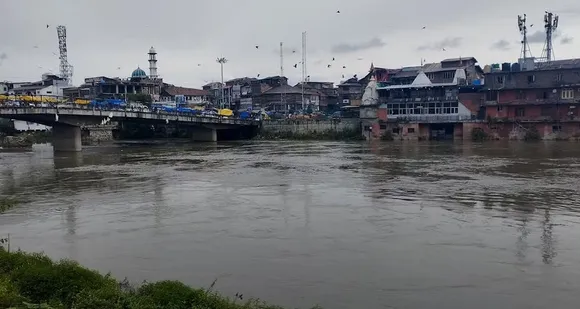 Boat capsizes in Jhelum river in J-K, some people feared missing
